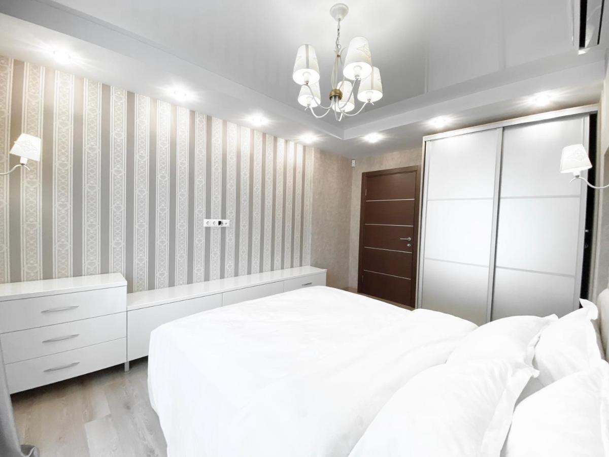 2-Bedroom Apartment Most City Area, Ekaterynoslav Square นิปโปร ภายนอก รูปภาพ